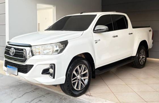 TOYOTA HILUX 2.7 SRV 4X4 CD 16V FLEX 4P AUTOMÁTICO TOYOTA HILUX 2.7 SRV 4X4 CD 16V FLEX 4P AUTOMÁTICO
